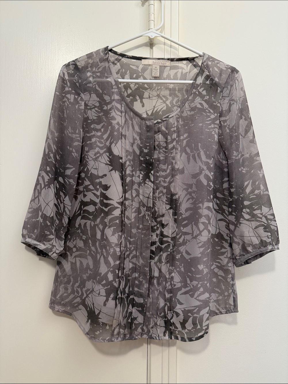 Banana Republic Gray Sheer Leaf-Print Blouse
